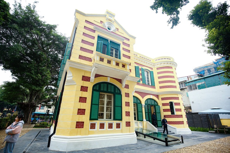 Biệt thự từng gây tranh cãi ở Hà Nội đẹp như mơ ngày mở cửa trở lại - Ảnh 12. Biệt thự từng gây tranh cãi ở Hà Nội đẹp như mơ ngày mở cửa trở lại - Ảnh 12.