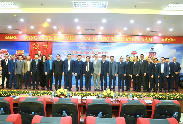 Hải Ph&ograve;ng tặng bằng khen cho C&ocirc;ng ty Bảo đảm an to&agrave;n h&agrave;ng hải miền Bắc- Ảnh 1.