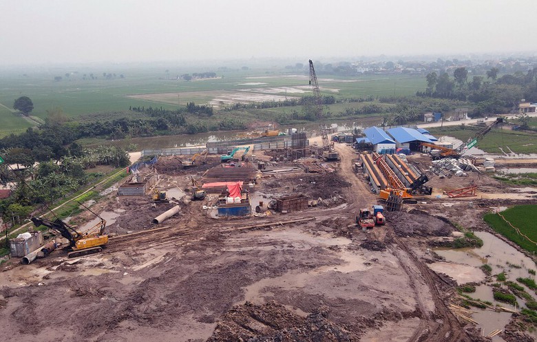 S&ocirc;i động c&ocirc;ng trường đường ven biển Nam Định ng&agrave;y cận Tết- Ảnh 3.
