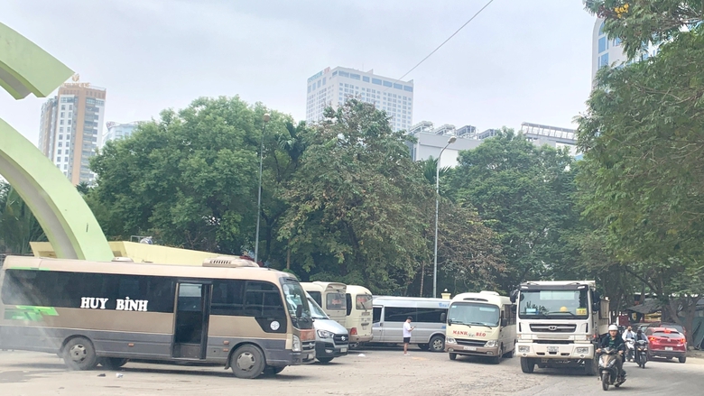 H&agrave; Nội: Cận Tết xe d&ugrave;, bến c&oacute;c lại bủa v&acirc;y bến Mỹ Đ&igrave;nh- Ảnh 1.