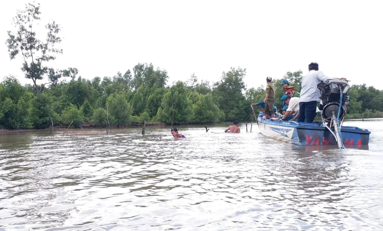 Cà Mau sẽ giải tỏa 129 hộ khai thác thủy sản gây cản trở giao thông thủy- Ảnh 2. Cà Mau sẽ giải tỏa 129 hộ khai thác thủy sản gây cản trở giao thông thủy- Ảnh 2.