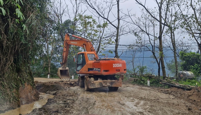 Nh&agrave; thầu sửa đường, chấn chỉnh xe hết đăng kiểm sau phản &aacute;nh của B&aacute;o Giao th&ocirc;ng- Ảnh 1.