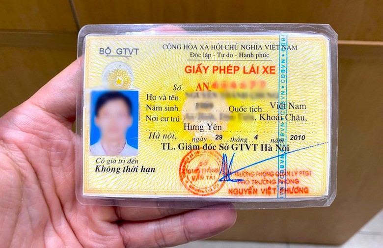Kh&ocirc;ng bắt buộc phải đổi GPLX cấp trước năm 2012 sang thẻ PET- Ảnh 1.