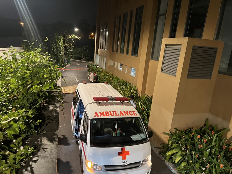 Điều tra vụ nam sinh năm 3 rơi từ tầng 19, tử vong- Ảnh 2. Điều tra vụ nam sinh năm 3 rơi từ tầng 19, tử vong- Ảnh 2.