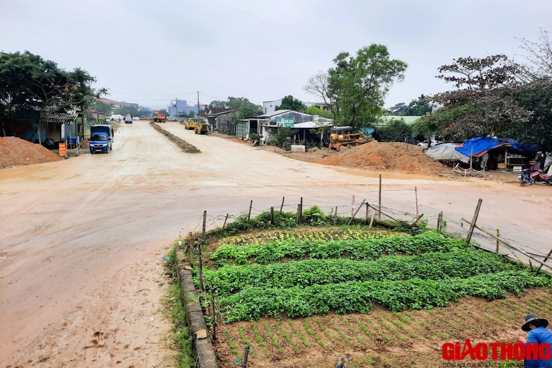 Cầu hơn 100 tỷ dở dang ở Huế th&ocirc;ng mặt bằng, hẹn ng&agrave;y c&aacute;n đ&iacute;ch- Ảnh 7.