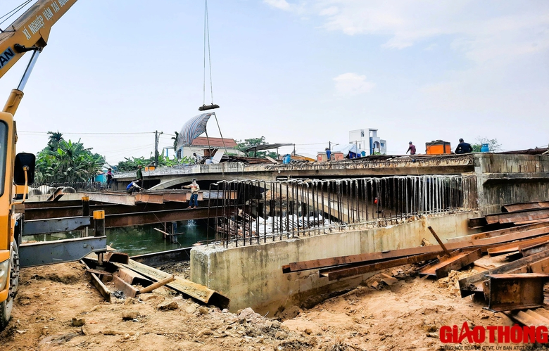 Cầu hơn 100 tỷ dở dang ở Huế th&ocirc;ng mặt bằng, hẹn ng&agrave;y c&aacute;n đ&iacute;ch- Ảnh 3.