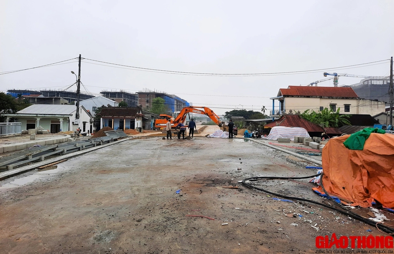 Cầu hơn 100 tỷ dở dang ở Huế th&ocirc;ng mặt bằng, hẹn ng&agrave;y c&aacute;n đ&iacute;ch- Ảnh 5.