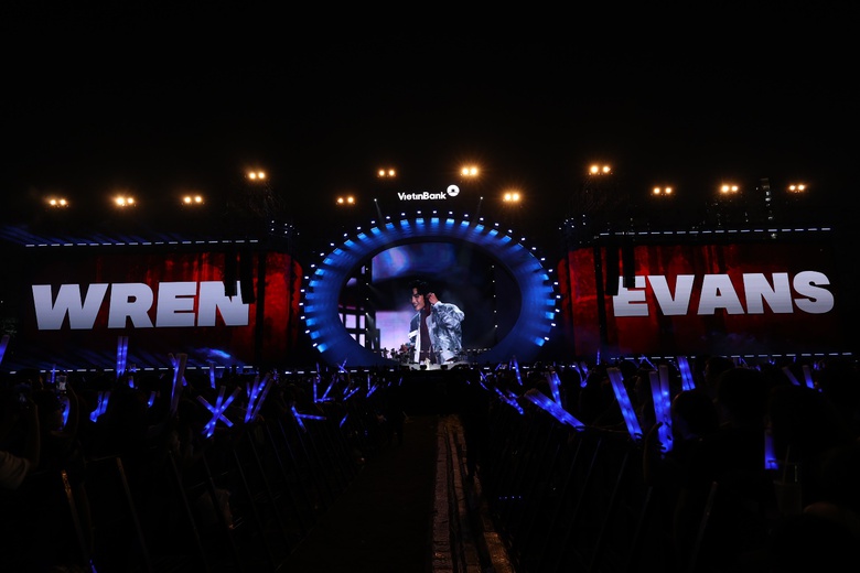 25 ngh&igrave;n kh&aacute;n giả tham gia concert Sống một đời c&oacute; 