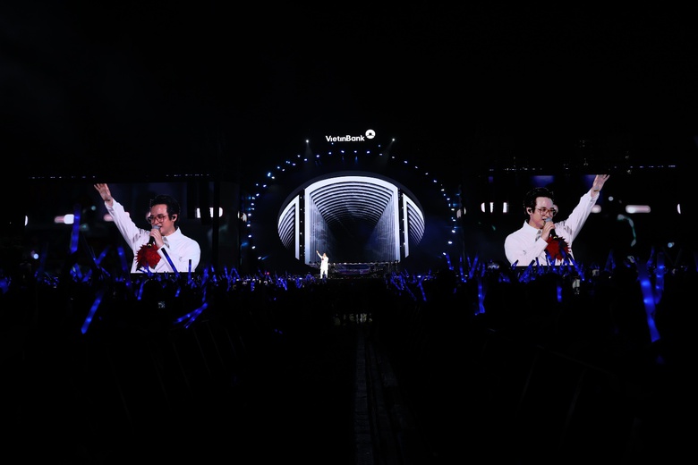 25 ngh&igrave;n kh&aacute;n giả tham gia concert Sống một đời c&oacute; 