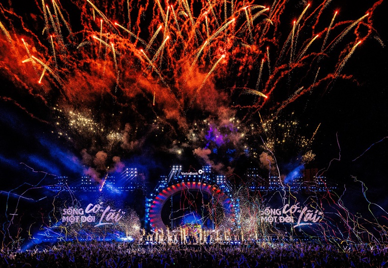 25 ngh&igrave;n kh&aacute;n giả tham gia concert Sống một đời c&oacute; 