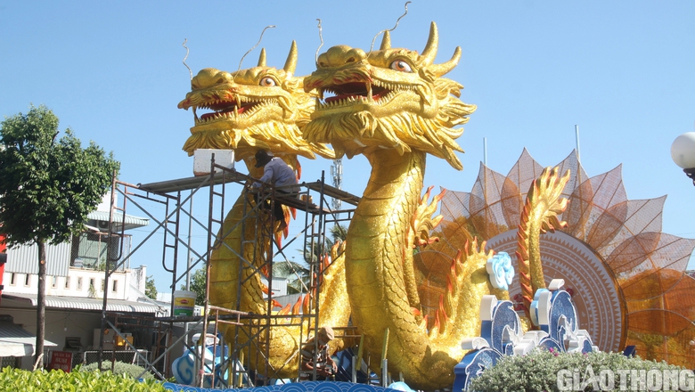 Bạc Liêu: Rộn ràng trang hoàng đường phố, trang trí tiểu cảnh linh vật rồng lạ mắt- Ảnh 3. Bạc Liêu: Rộn ràng trang hoàng đường phố, trang trí tiểu cảnh linh vật rồng lạ mắt- Ảnh 3.