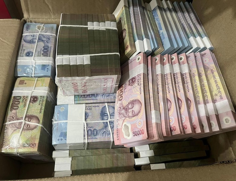 Khó đổi tiền mới, nhân viên ngân hàng, kho bạc cũng Khó đổi tiền mới, nhân viên ngân hàng, kho bạc cũng