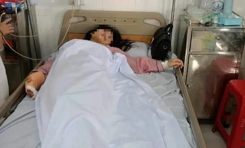 Vừa chịu tang cha, lại mất mẹ v&igrave; TNGT: Hai chị em nhỏ 
bơ vơ, tương lai m&ugrave; mịt- Ảnh 2.