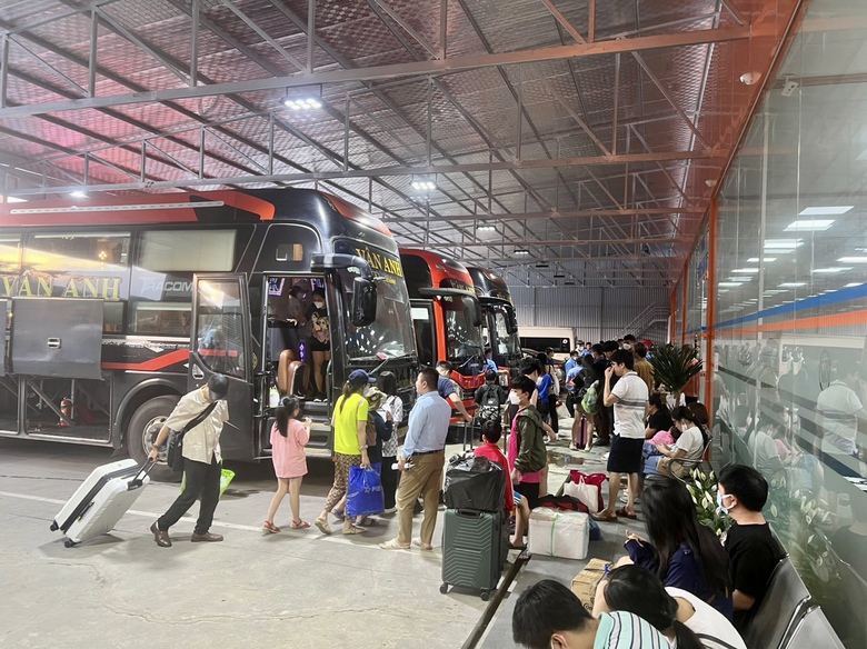 Cận tết Nguy&ecirc;n đ&aacute;n, xe kh&ocirc;ng thiếu, v&eacute; kh&ocirc;ng tăng- Ảnh 1.