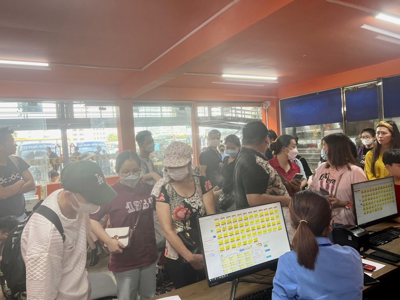 Cận tết Nguy&ecirc;n đ&aacute;n, xe kh&ocirc;ng thiếu, v&eacute; kh&ocirc;ng tăng- Ảnh 3.