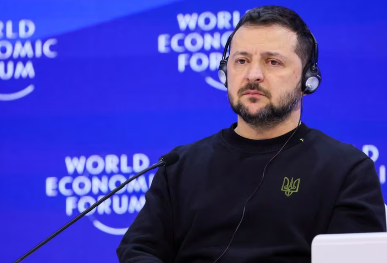 Giữa b&ecirc; bối cấp dưới tham nhũng tiền vũ kh&iacute;, Tổng thống Ukraine lần đầu ti&ecirc;n l&agrave;m điều n&agrave;y- Ảnh 1.