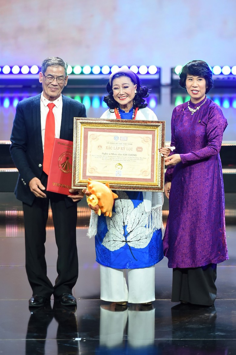 NSND Kim Cương, s&acirc;n khấu l&agrave; bến đỗ của cuộc đời- Ảnh 13.