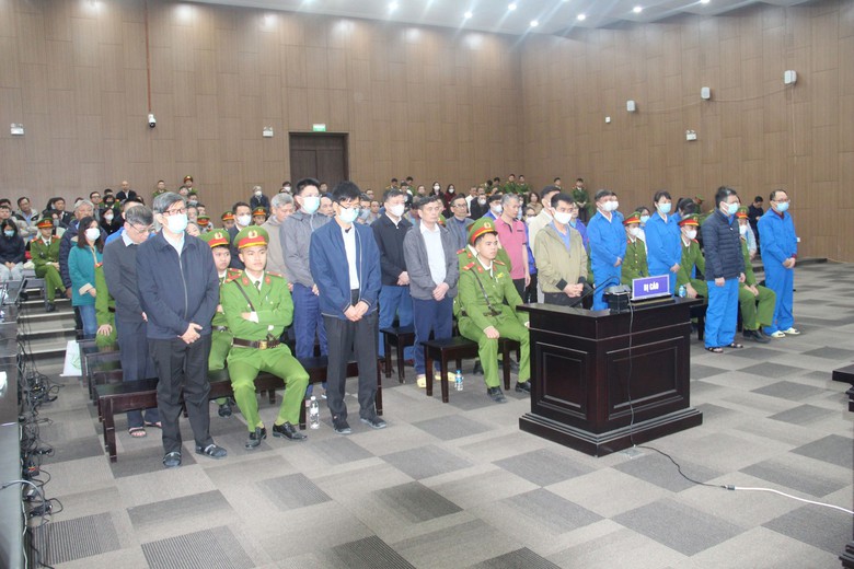 Hơn 100 gi&aacute;o vi&ecirc;n, học sinh xin giảm nhẹ cho cựu B&iacute; thư Phạm Xu&acirc;n Thăng- Ảnh 2.