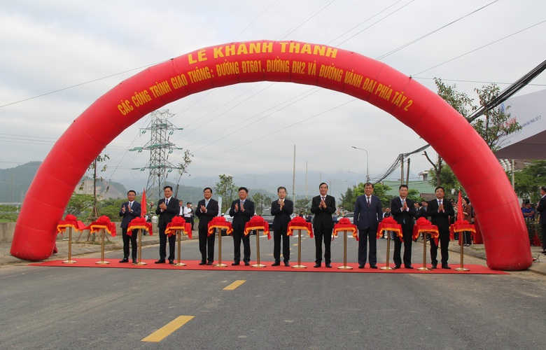 Đ&agrave; Nẵng kh&aacute;nh th&agrave;nh ba dự &aacute;n giao th&ocirc;ng trọng điểm- Ảnh 1.