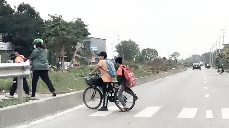 Xử l&yacute; xong điểm tiềm ẩn mất ATGT tr&ecirc;n quốc lộ 38 qua H&agrave; Nam- Ảnh 1.