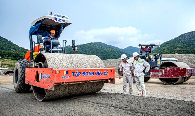 Doanh nghiệp giao th&ocirc;ng thưởng Tết thế n&agrave;o?- Ảnh 1.