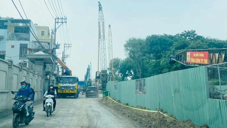 Sau ph&aacute; dỡ bức tường hơn 30 năm, đường xuy&ecirc;n s&acirc;n bay T&acirc;n Sơn Nhất lại vướng mặt bằng- Ảnh 7.