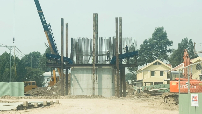 Sau ph&aacute; dỡ bức tường hơn 30 năm, đường xuy&ecirc;n s&acirc;n bay T&acirc;n Sơn Nhất lại vướng mặt bằng- Ảnh 6.