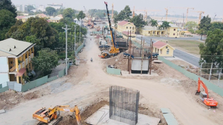 Sau ph&aacute; dỡ bức tường hơn 30 năm, đường xuy&ecirc;n s&acirc;n bay T&acirc;n Sơn Nhất lại vướng mặt bằng- Ảnh 8.