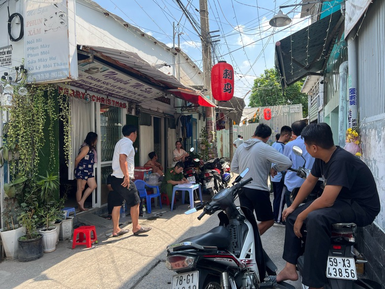 Người đ&agrave;n &ocirc;ng tử vong trong xưởng may, nghi điện giật- Ảnh 1.