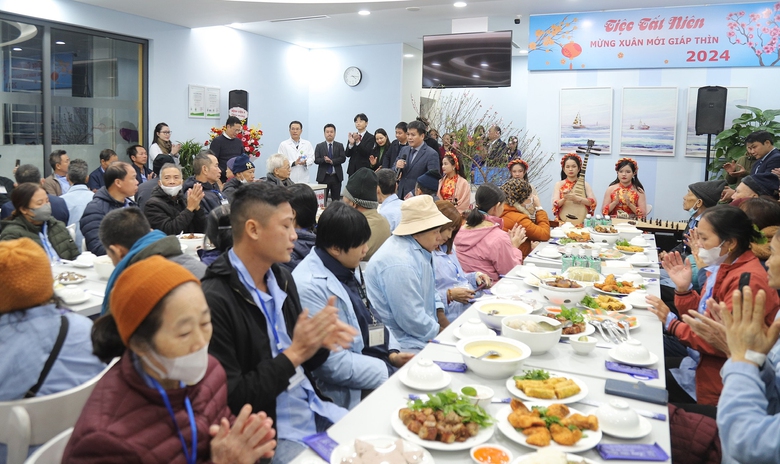 Tết ấm ở nơi gi&agrave;nh giật sự sống cho người bệnh- Ảnh 1.