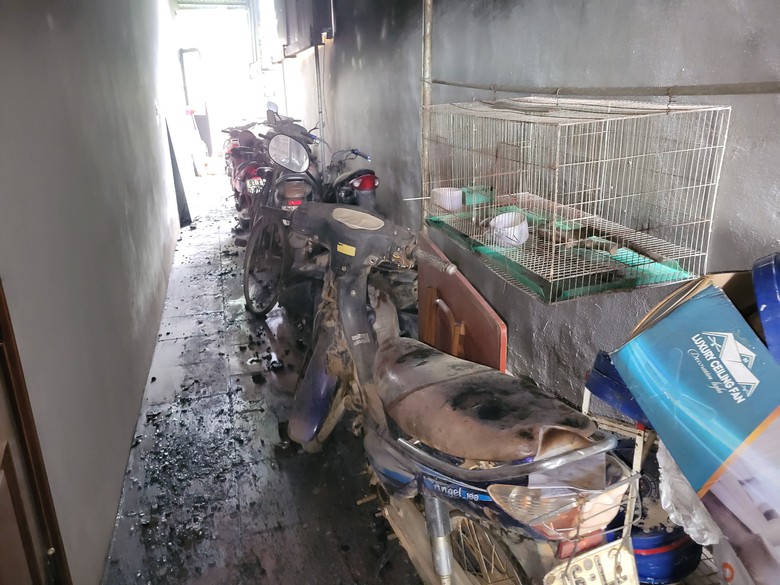 C&ocirc;ng an v&agrave;o cuộc vụ ch&aacute;y nh&agrave; ở Thanh H&oacute;a khiến 3 mẹ con tử vong- Ảnh 10.