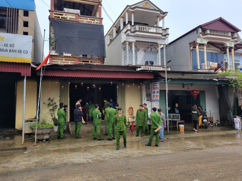C&ocirc;ng an v&agrave;o cuộc vụ ch&aacute;y nh&agrave; ở Thanh H&oacute;a khiến 3 mẹ con tử vong- Ảnh 11.