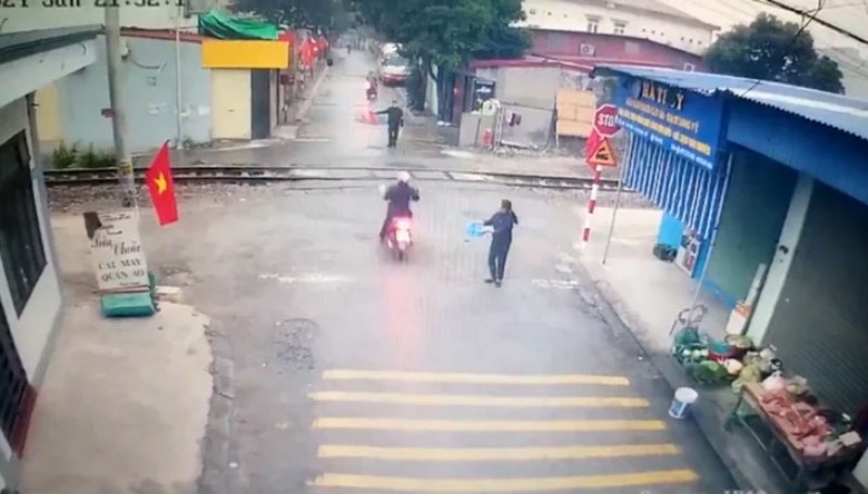 Hiện trường nơi xảy ra sự việc (Ảnh cắt từ clip) Hiện trường nơi xảy ra sự việc (Ảnh cắt từ clip)