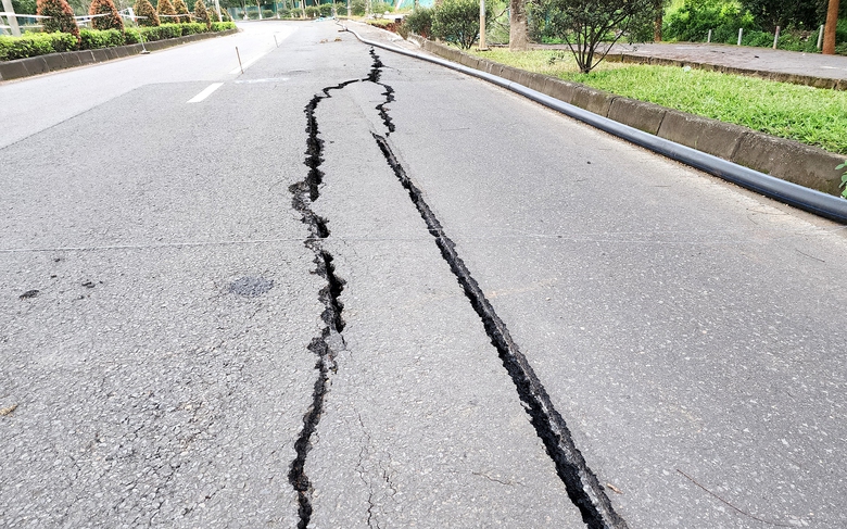 Hơn 200 tỷ đồng khắc phục đường Hồ Ch&iacute; Minh sụt l&uacute;n, nứt g&atilde;y- Ảnh 4.