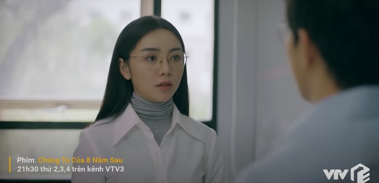 Nguyệt lại trở lại dịu dàng với Tùng, mời anh sang nhà ăn cơm. Nguyệt lại trở lại dịu dàng với Tùng, mời anh sang nhà ăn cơm.