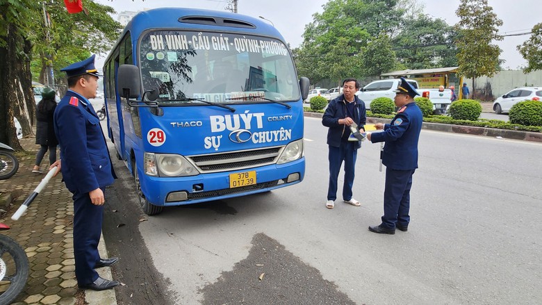 Nghệ An: Quyết liệt xử l&yacute; vi phạm giao th&ocirc;ng ngay từ đầu năm- Ảnh 4.