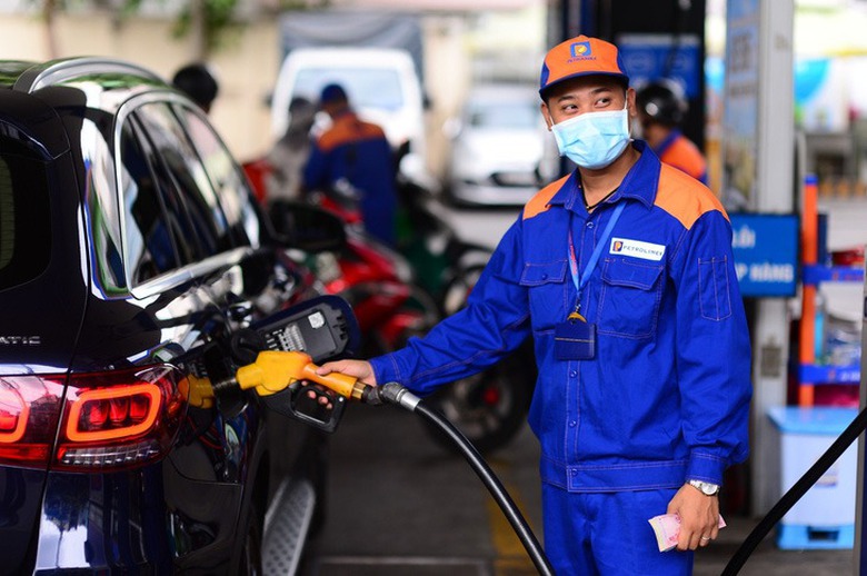 V&igrave; sao thương nh&acirc;n đầu mối ngừng nhập khẩu g&acirc;y thiếu hụt xăng dầu?- Ảnh 1.