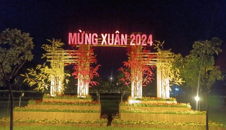 C&ocirc;ng vi&ecirc;n, v&ograve;ng xoay ở TP.HCM ngập tr&agrave;n sắc hoa đ&oacute;n tết Gi&aacute;p Th&igrave;n- Ảnh 12.