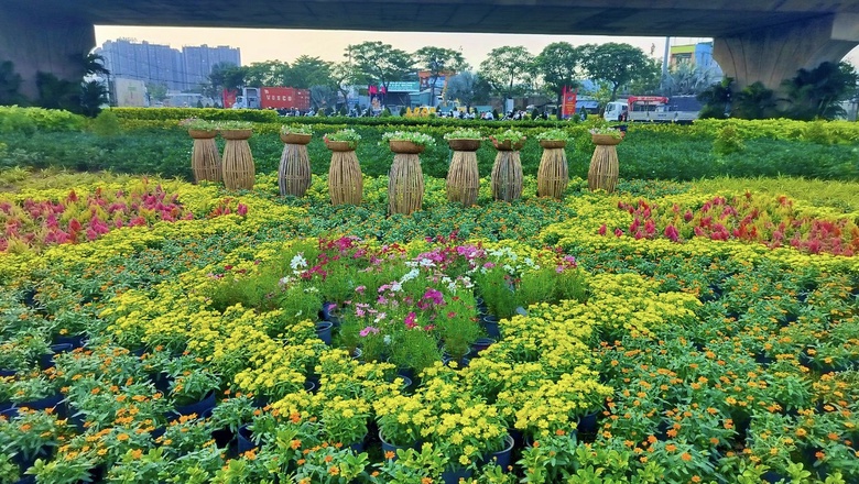 C&ocirc;ng vi&ecirc;n, v&ograve;ng xoay ở TP.HCM ngập tr&agrave;n sắc hoa đ&oacute;n tết Gi&aacute;p Th&igrave;n- Ảnh 13.