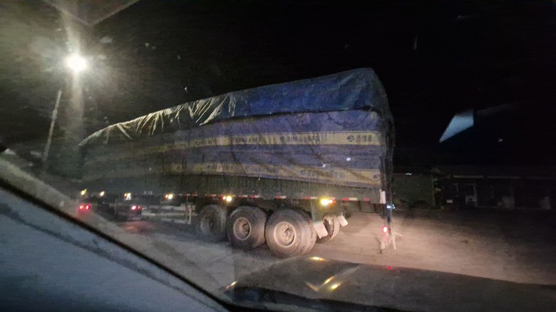 Xe moóc rào chở có ngọn cao 2m lọt nhiều chốt từ Cao Bằng về Lạng Sơn- Ảnh 4. Xe moóc rào chở có ngọn cao 2m lọt nhiều chốt từ Cao Bằng về Lạng Sơn- Ảnh 4.