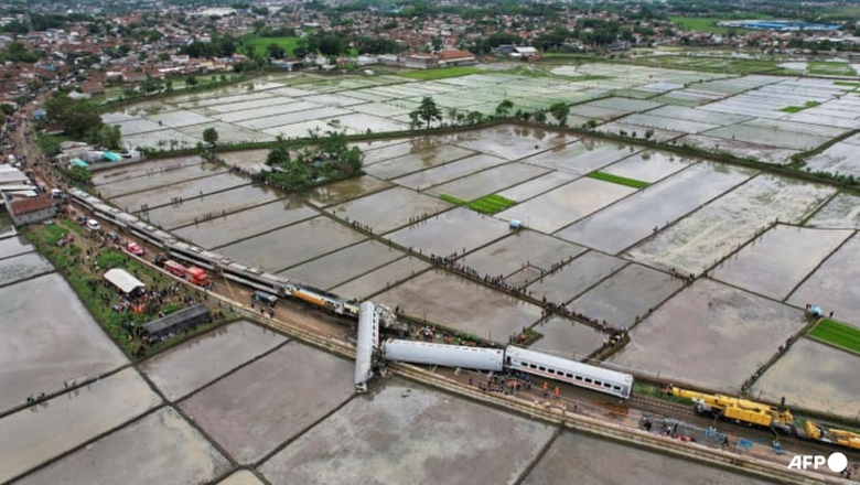Hai đo&agrave;n t&agrave;u chở gần 500 người va chạm tại Indonesia, gần 30 người thương vong- Ảnh 4.