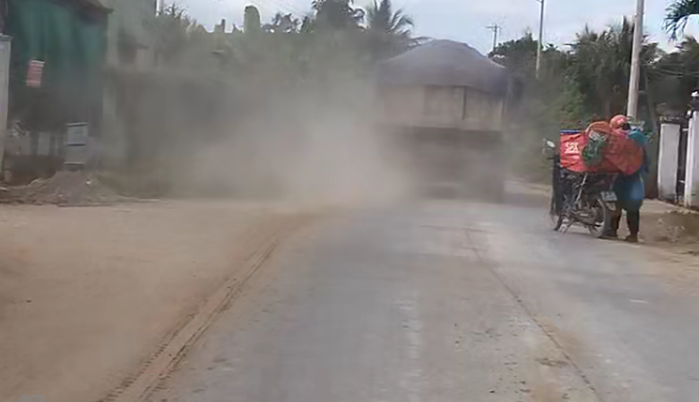 Kh&aacute;nh Ho&agrave;: Xe chở đ&aacute; "c&oacute; ngọn", ngang nhi&ecirc;n vượt cầu cấm tải 18 tấn- Ảnh 3.