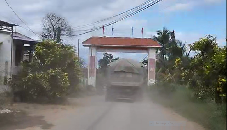 Kh&aacute;nh Ho&agrave;: Xe chở đ&aacute; "c&oacute; ngọn", ngang nhi&ecirc;n vượt cầu cấm tải 18 tấn- Ảnh 6.