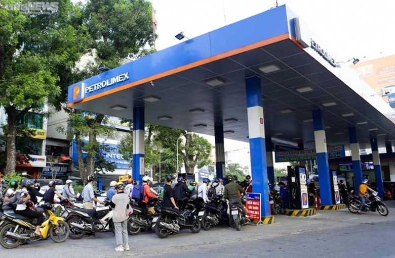 Vừa ban h&agrave;nh hơn 1 th&aacute;ng, Bộ C&ocirc;ng thương lại xin &yacute; kiến l&agrave;m nghị định xăng dầu mới- Ảnh 1.