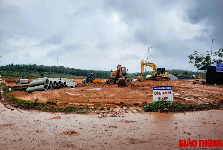 Điều phối đất san lấp khu t&aacute;i định cư cao tốc ở Vĩnh Kh&ecirc;, san nền khu t&aacute;i định cư Vĩnh H&agrave;- Ảnh 4.