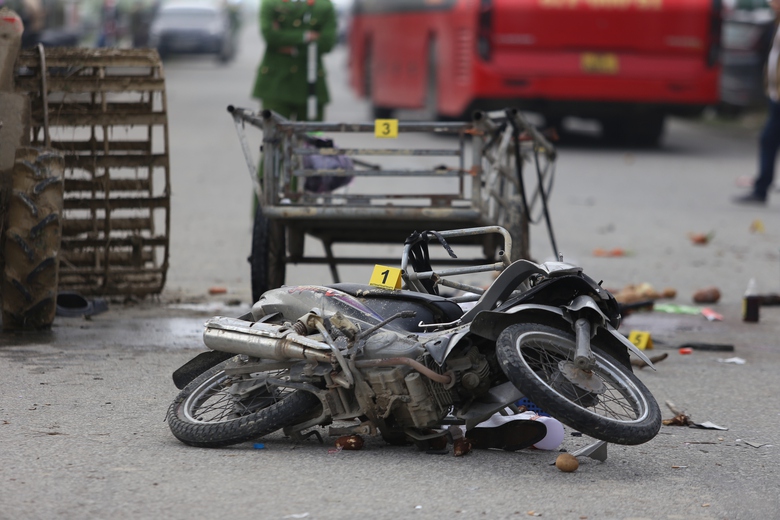 Hai vợ chồng gặp tai nạn tử vong thương t&acirc;m khi đi b&aacute;n h&agrave;ng l&uacute;c rạng s&aacute;ng- Ảnh 9.