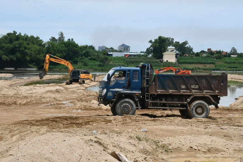 Dự &aacute;n giao th&ocirc;ng 3.500 tỷ ở Quảng Ng&atilde;i cần h&agrave;ng triệu m3 vật liệu- Ảnh 4.