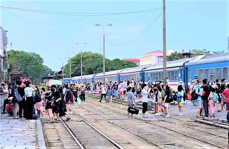 Đường sắt đặt mục ti&ecirc;u vận chuyển 27,5 triệu kh&aacute;ch mỗi năm- Ảnh 1.