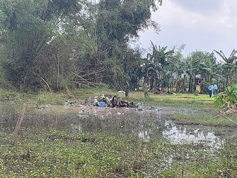 Hiện trường m&aacute;y bay huấn luyện rơi ở Quảng Nam- Ảnh 2.