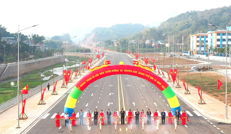 Sơn La: Kh&aacute;nh th&agrave;nh tuyến đường 200 tỷ mang t&ecirc;n Đại tướng V&otilde; Nguy&ecirc;n Gi&aacute;p- Ảnh 1.